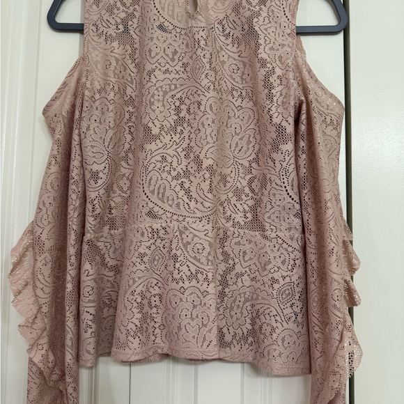 Bcbg long sleeve beige top , open shoulders size xs - Picture 4 of 6